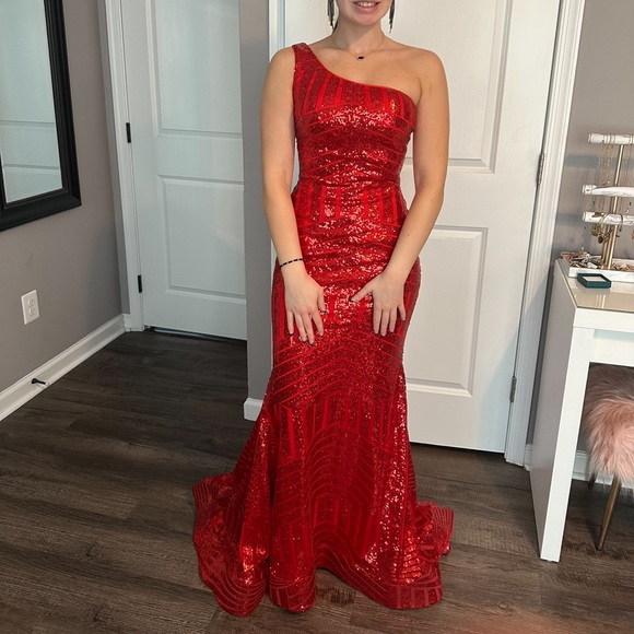 red prom/hoco dress size 2 - Picture 2 of 2